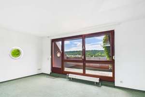Über den Dächern von Untertürkheim: Wohnung mit Loggia und Weitblick auf die Weinberge! – 70327 Untertürkheim (Ortsteil), Stuttgart – Vorschaubild 3