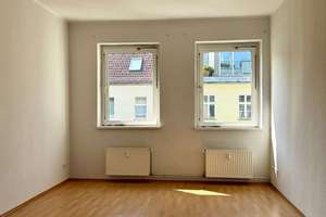 Weitblick in Friedrichshain: 4-Zi mit Balkon im 4.OG zum ruhigen Innenhof | Renovierungsbedürftig – Die vollständige Adresse der Immobilie erhältst du vom Anbieter., 10247 Friedrichshain, Berlin – Vorschaubild 3