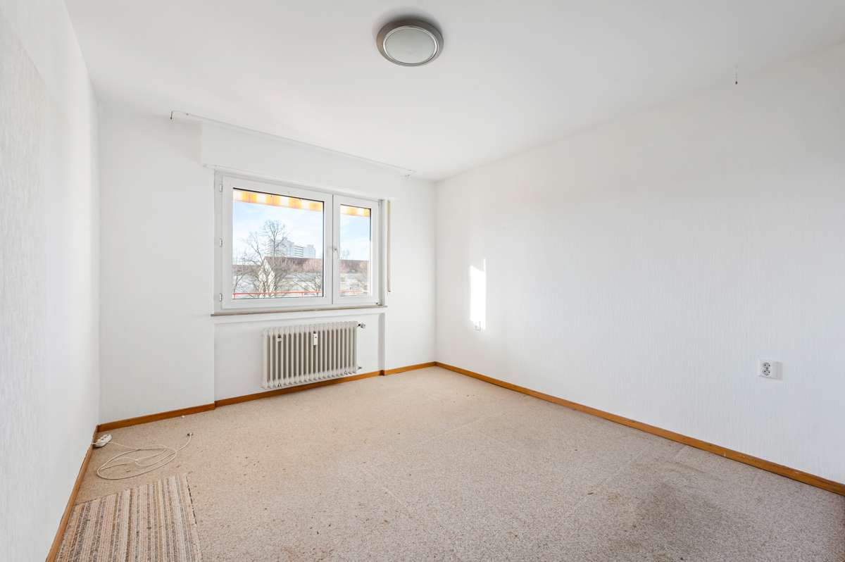 Attraktive Zwei-Zimmer-Wohnung mit Balkon und Aufzug zur Renovierung, Stuttgart – Bild 4