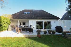 Modernisiertes Einfamilienhaus mit Bungalowcharakter und Ausbaureserve – Die vollständige Adresse der Immobilie erhältst du vom Anbieter., 22949 Ammersbek – Vorschaubild 2