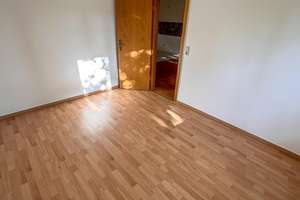 Gemütliche 2-Zimmer-Erdgeschosswohnung mit eigener Terrasse, Wannenbad & TG-Stellplatz in Landsberg – 6188 Landsberg – Vorschaubild 6