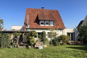 Einfamilienhaus mit Anbau für viele Nutzungsmöglichkeiten mit sonnigem Grundstück! – Die vollständige Adresse der Immobilie erhältst du vom Anbieter., 32805 Horn-Bad Meinberg – Vorschaubild 2