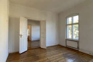 Charmante 4-Zimmer-Altbauwohnung mit hohen Decken und klassischem Flair