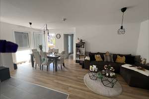 Zwei Zimmer Küche, Bad, Balkon