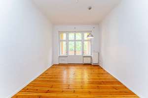 Bezugsfreie Altbauwohnung mit Balkon in beliebter Friedrichshainer Lage – Sonntagstraße 30, 10245 Friedrichshain, Berlin – Vorschaubild 1