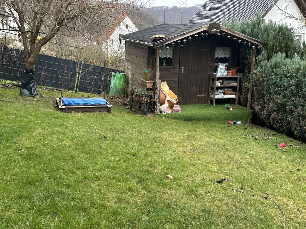 Immobilie in Nachrodt-Wiblingwerde - Freistehendes Zweifamilienhaus mit großem Garten, zwei Garagen & sehr gute Aufteilung - Bild 3