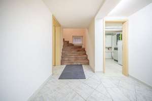 Exklusives Stadthaus mit sonniger Terrasse in Augsburg-Lechhausen zu verkaufen! – Die vollständige Adresse der Immobilie erhältst du vom Anbieter., 86165 Lechhausen-Süd, Augsburg – Vorschaubild 24