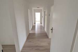 2-Familienhaus mit 5 Zimmer Wohnungen und Möglichkeit einen zusätzlichen Bauplatz zu erwerben – Die vollständige Adresse der Immobilie erhältst du vom Anbieter., 93077 Bad Abbach – Vorschaubild 3