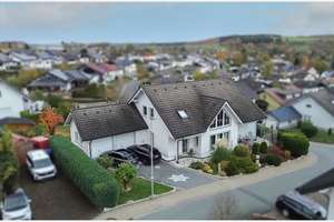 Attraktives Einfamilienhaus mit vielen Extra´s in ruhiger Wohnlage! – Die vollständige Adresse der Immobilie erhältst du vom Anbieter., 35796 Weinbach – Vorschaubild 2