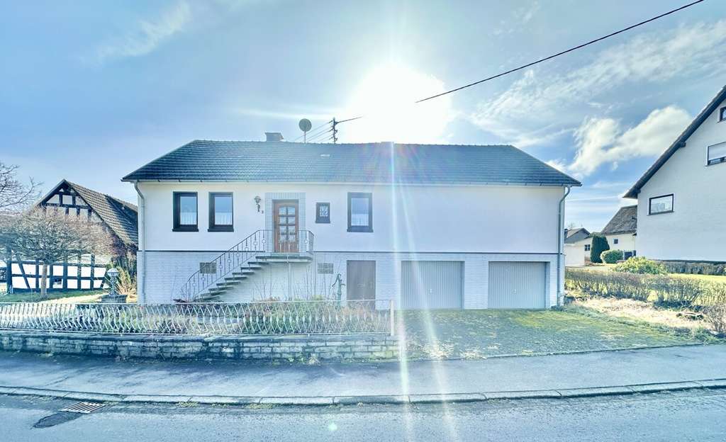 Immobilie in Steinebach/Sieg - **Gepflegtes Einfamilienhaus in ruhiger Lage von Steinebach** - Bild 1