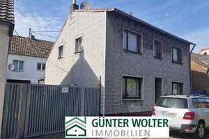 Doppelchance in Köln-Lövenich: Zwei Häuser, ein Grundstück – Wohnen, Vermieten & Erweitern!