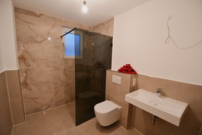 Neubau Souterrain-Wohnung in Toplage
