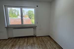 Helle 4-Zimmer Wohnung mit Balkon in Stephansposching – Die vollständige Adresse der Immobilie erhältst du vom Anbieter., 94569 Stephansposching – Vorschaubild 2