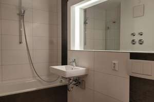 VERMIETETE KAPITALANLAGE + EBK u. STELLPLATZ inklusive + 2023 saniert 6.120 EUR p.a.