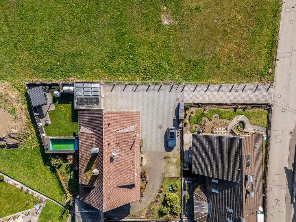 Immobilie in Winden im Elztal - Attraktive Doppelhaushälfte mit Garten, Pool & Doppelgarage in idyllischer Lage in Niederwinden - Bild 2