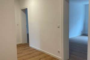 Sehr schön sanierte Wohnung mit Parkettböden und Wohnküche in stilvollem Altbau!