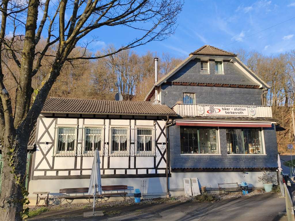 Immobilie in Nümbrecht - Kapitalstarkes Objekt an Hauptverkehrsstraße – Gastronomie & Wohnflächen - Bild 2