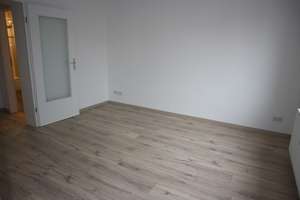 Mieter ab 1.10. gesucht / Zzgl. EBK *** - 1. OG - Balkon - Bad mit Dusche – Sachsenring 23, 9127 Gablenz, Chemnitz – Vorschaubild 4