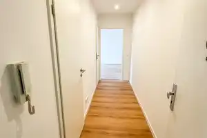 Erstbezug nach Sanierung - helle 2-Raumwohnung mit Einbauküche, modernem Badezimmer und Balkon – Franz-Mehring-Straße 51, 1237 Dresden – Vorschaubild 2