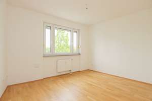 Gut geschnittene 4-Zimmer-Wohnung mit Balkon – 81245 Obermenzing, München – Vorschaubild 4