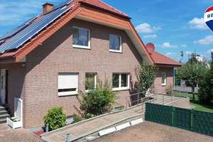 Großzügiges Einfamilienhaus mit viel Platz, Komfort und einer barrierefreien Anliegerwohnung – Die vollständige Adresse der Immobilie erhältst du vom Anbieter., 59558 Lippstadt – Vorschaubild 1