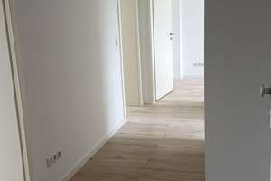 Schöne renovierte 3,0 Zimmer Wohnung mit kleinem Balkon