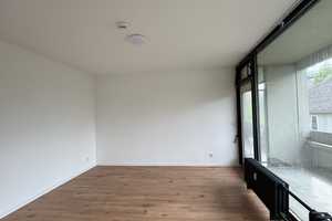Sanierte 2 Zimmer Wohnung mit großem Balkon und EBK – Tersteegenstr. 61, 40474 Düsseldorf – Vorschaubild 1