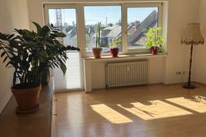 3-Zimmer-Wohnung mit Balkon und Domblick in Köln-Mülheim – Nachmieter gesucht ab 01.05. – Buchheimer Straße 26-28, 51063 Mülheim (Ortsteil), Köln – Vorschaubild 1