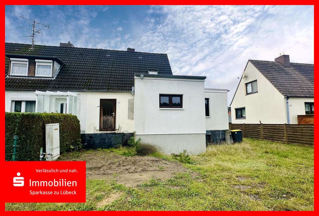 Immobilie in Groß Grönau - Sanierungsbedürftige Doppelhaushälfte auf attraktivem Grundstück  - Bild 0