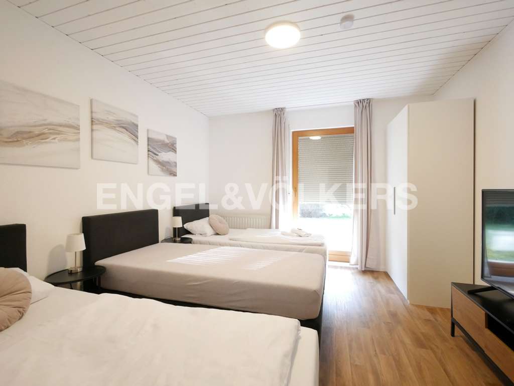 Immobilie in Hofheim in Unterfranken - Kapitalanlage mit sofortigen Einnahmen: Mehrfamilienhaus mit 3 Einheiten & übernehmbarer Vermietu... - Bild 2