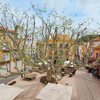 Zentrales Haus in Colera mit Geschäftsräumen und nur wenige Schritte vom Strand entfernt