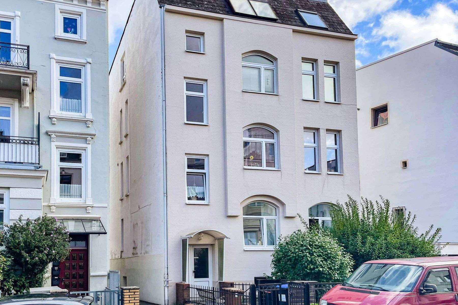 Stuck, Dielen & Licht – Altbau mit Charakter und Renovierungspotenzial für deinen Wohntraum, Lübeck – Bild 1