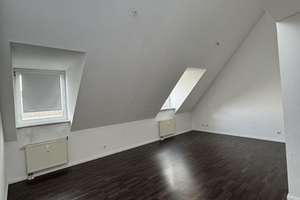 stilvolle 2-Zimmer-DG-Wohnung mit beeindruckender Raumhöhe - zentral in Mz-Kastel, von privat – Admiral-Scheer-Str. 11, 55252 Mainz-Kastel, Wiesbaden – Vorschaubild 3