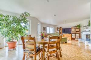 Großes Einfamilienhaus mit Einliegerwohnung in begehrter Wohnlage von Nikolausberg zur Miete – Die vollständige Adresse der Immobilie erhältst du vom Anbieter., 37077 Nikolausberg, Göttingen – Vorschaubild 3