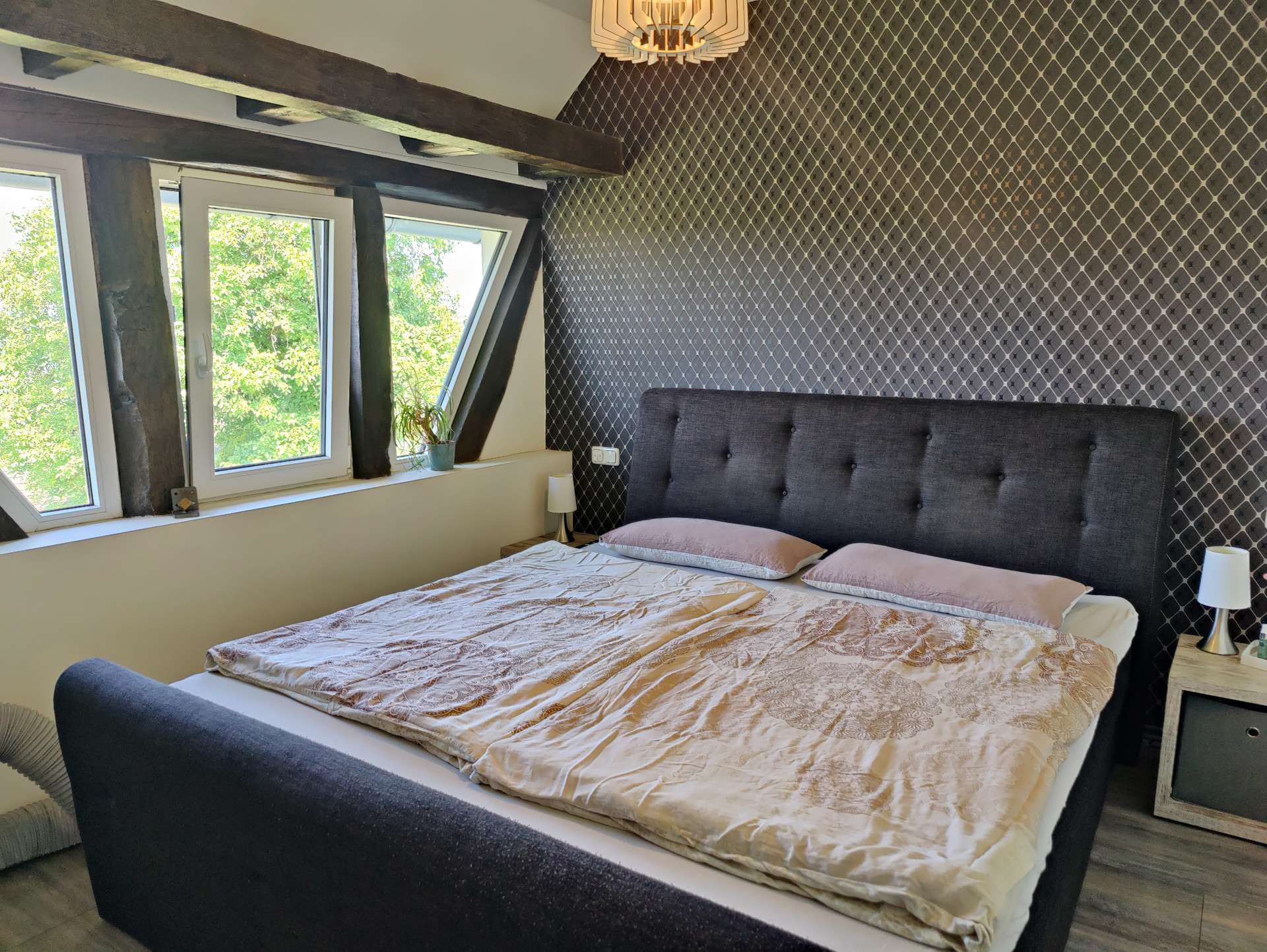 Immobilie in Altenkirchen (Westerwald) - Moderne Doppelhaushälfte mit Carport und Dachterrasse mit herrlichen Ausblick! - Bild 2