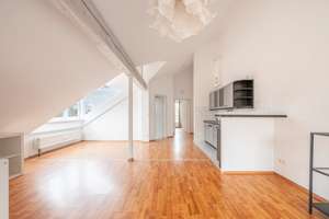 AIGNER - Helle Dachgeschosswohnung mit Loft-Charakter und sonnigem Balkon in Trudering – Die vollständige Adresse der Immobilie erhältst du vom Anbieter., 81825 Gartenstadt Trudering, München – Vorschaubild 3