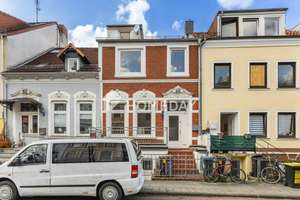 Mehrfamilienhaus mit Garten – Souterrain vermietet, Hochparterre und Dachgeschoss frei verfügbar – Die vollständige Adresse der Immobilie erhältst du vom Anbieter., 28199 Hohentor, Bremen – Vorschaubild 3