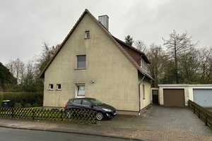 Kapitalanlage ! Vermietetes Zweifamilienhaus mit Balkon, Vollkeller und Garage mitten in Uelzen ! – Uelzen (Kreis) – Vorschaubild 3