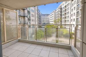 gepflegte 2 Zimmerwohnung mit Balkon, Aufzug und Tiefgarage