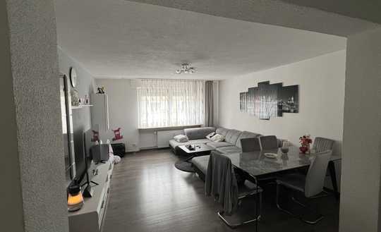 Freundliche und sanierte 3-Raum-Wohnung mit Einbauküche in Pforzheim