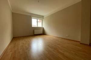 +++ Renovierte Unmöblierte Wohnung in Frankfurt am Main +++