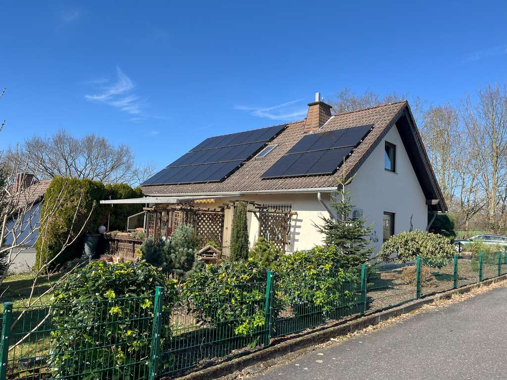 Ihr neues Zuhause mit Gartenidylle, Kaminwärme und Platz für die ganze Familie