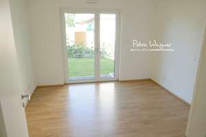 Mit eigenem Gartenglück: einziehen, genießen und aufblühen! Tolle 2-Zimmer-Wohnung mit TG – Die vollständige Adresse der Immobilie erhältst du vom Anbieter., 79115 Haslach-Egerten, Freiburg im Breisgau – Vorschaubild 2