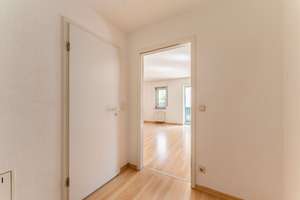 Freie! Eigentumswohnung mit Südbalkon und TG-Stellplatz - Gestaltungspotenzial inklusive! – Die vollständige Adresse der Immobilie erhältst du vom Anbieter., 1279 Laubegast, Dresden – Vorschaubild 6