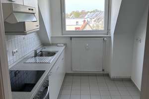 Dachgeschoßwohnung mit drei Zimmern und EBK in Lübeck – Ratzeburger Allee 100, 23562 Sankt Jürgen, Lübeck – Vorschaubild 5
