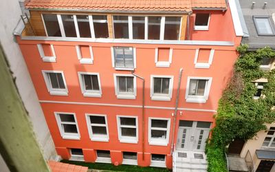 Gewerbliches Hinterhaus für Ferienwohnungen, Büros oder Wohnen in Mitte