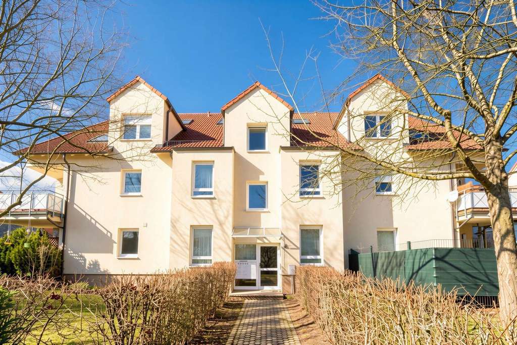 Immobilie in Wilsdruff - +++ Sehr gepflegte 3-Zimmer-Wohnung mit großem Balkon und 2 Tiefgaragenstellplätzen in Wilsdruff +++ - Bild 0