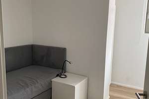 NUR FÜR STUDENTEN! / STUDENTS ONLY! Möbliertes, zentral gelegenes Zimmer in 3er Mädels-WG