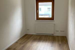 Erstbezug nach Modernisierung - Wunderschönes REH mit großem Garten, Freisitz und Garage – Storchenstr. 5b, 86179 Haunstetten-West, Augsburg – Vorschaubild 6