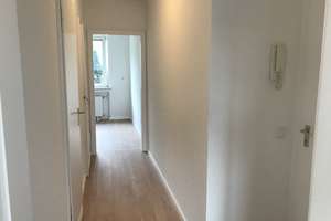 Gemütliche helle moderne  Wohnung mit Balkon, EBK  & PKW-Stellplatz in ruhiger Lage v. Lörick – 40547 Lörick, Düsseldorf – Vorschaubild 5